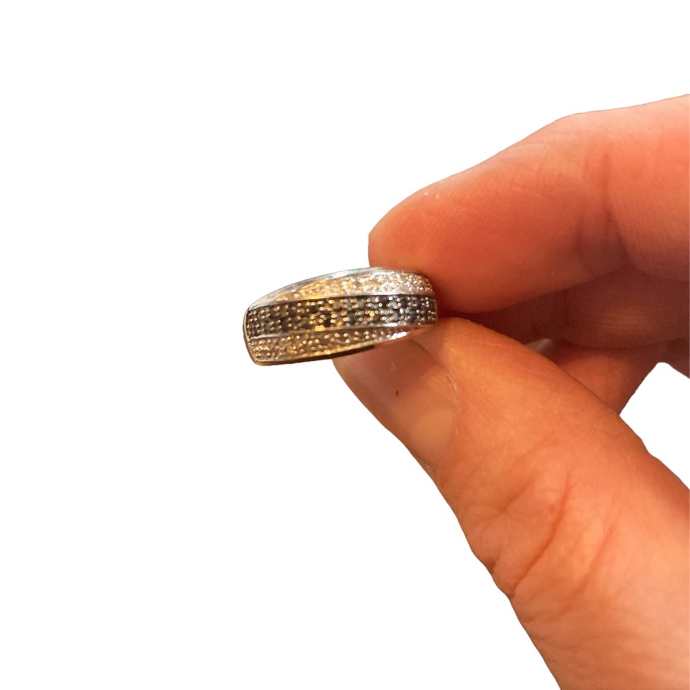 Unique black/ silver ring